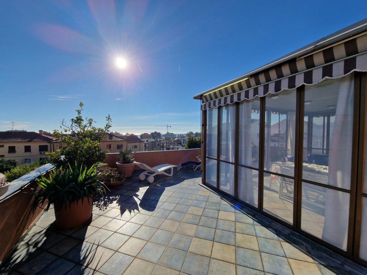 Appartamento Via Alberti Terrazza Vista Aperta- Free Parking Pietra Ligure Esterno foto