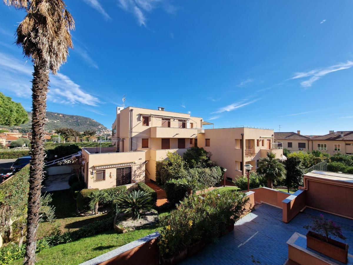 Appartamento Via Alberti Terrazza Vista Aperta- Free Parking Pietra Ligure Esterno foto